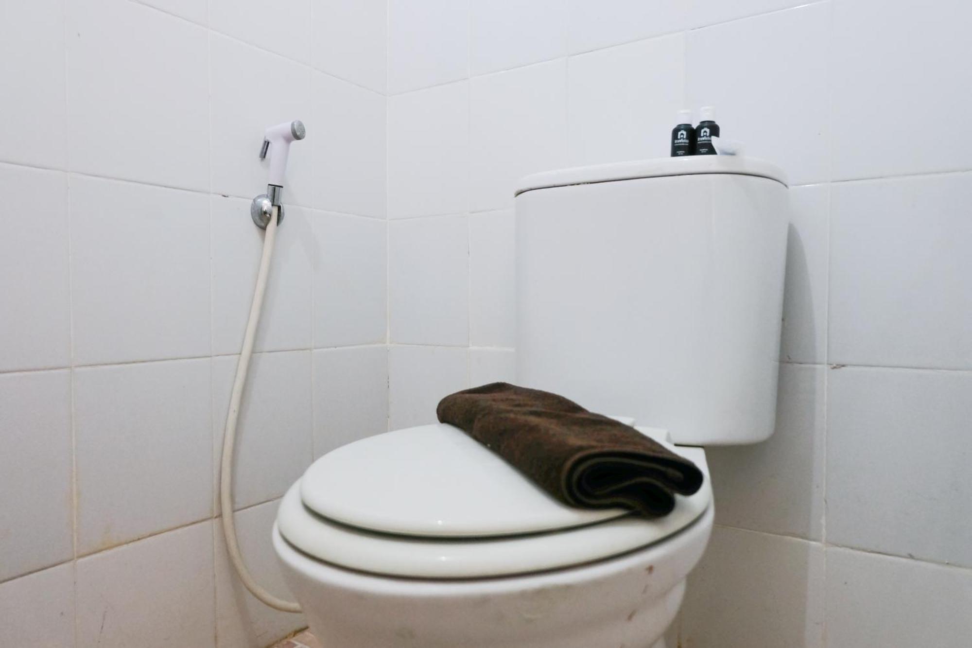 Homey And Cozy At @metro By Travelio Bandung